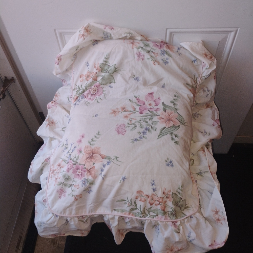 Floral Ruffled Pillowcases - Picture 7 of 7